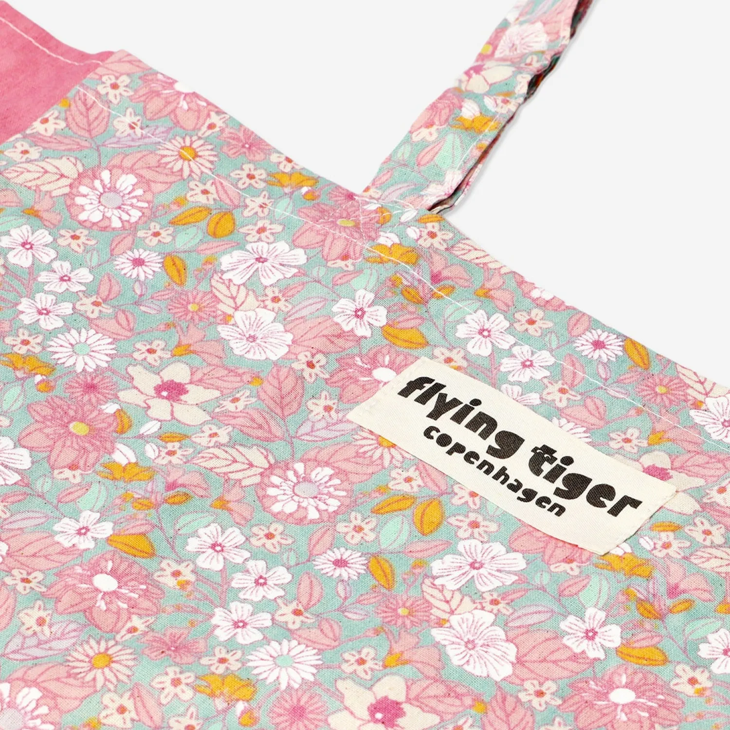 Sale Flying Tiger Blumenförmige Tragetasche mit rosa Akzenten